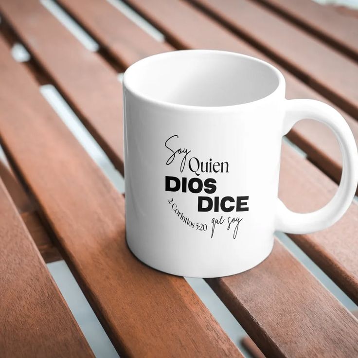 Taza blanca con el texto Soy quien Dios dice que soy, 2 Corintios 5:20